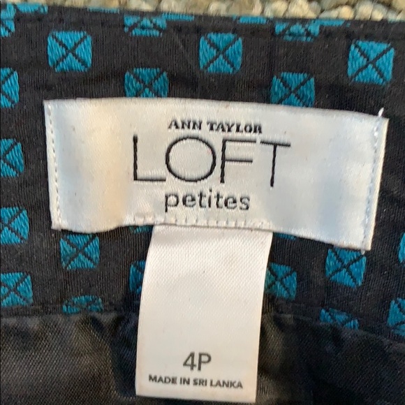 Loft by Ann Taylor skirt. Size 4P - Picture 3 of 3